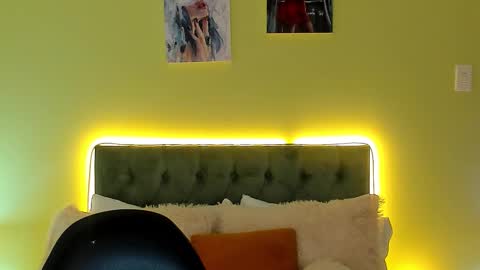 Snapshot of _charlotte_evans_2 chatting on 11/26/25, 07:59 Charlote online show from 11/26/25, 07:59