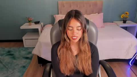 Charlote online show from 04/17/26, 05:16