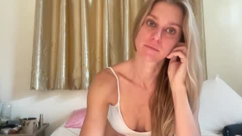 Snapshot of _chelsea___ chatting on 12/11/24, 08:18 Chelsea xo online show from 12/11/24, 08:18