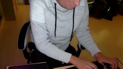 Snapshot of _chris_87 chatting on 12/15/25, 09:30 chris 87 online show from 12/15/25, 09:30