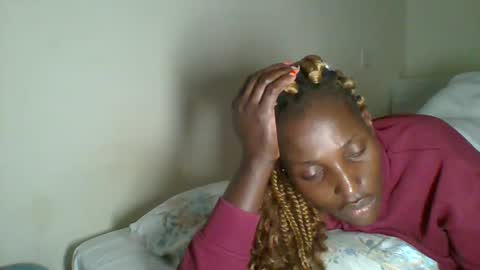 Snapshot of _clara01 chatting on 02/12/25, 09:52 clara online show from 02/12/25, 09:52