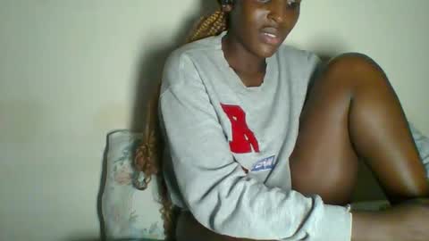 Snapshot of _clara01 chatting on 02/24/25, 06:36 clara online show from 02/24/25, 06:36