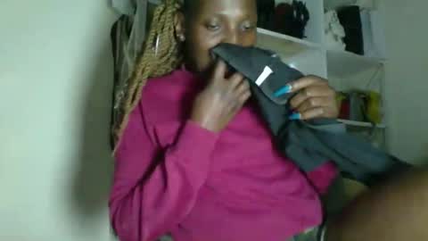 Snapshot of _clara01 chatting on 05/12/26, 06:43 clara online show from 05/12/26, 06:43