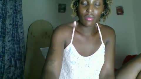 Snapshot of _clara01 chatting on 05/24/26, 11:37 clara online show from 05/24/26, 11:37