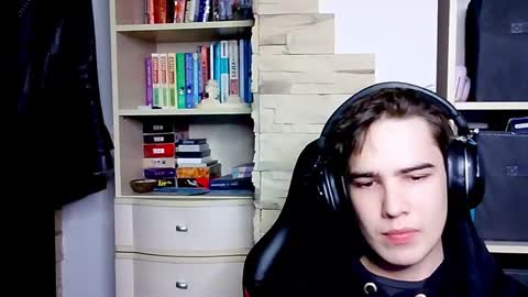 _crise_next_door_ online show from 10/08/25, 02:14