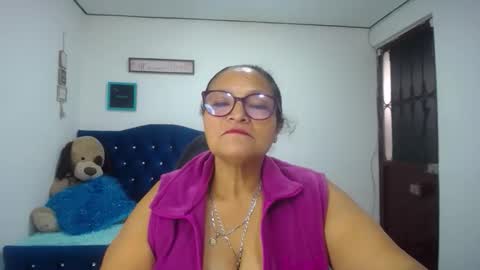 Snapshot of _cristal09 chatting on 09/10/25, 06:19 _cristal09 online show from 09/10/25, 06:19