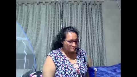 Snapshot of _cristal09 chatting on 10/05/25, 01:48 _cristal09 online show from 10/05/25, 01:48