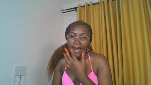 Snapshot of _cutestephanie chatting on 10/08/25, 03:53 STEPH online show from 10/08/25, 03:53