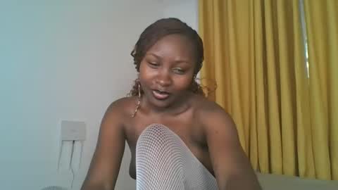 Snapshot of _cutestephanie chatting on 10/12/25, 02:38 STEPH online show from 10/12/25, 02:38