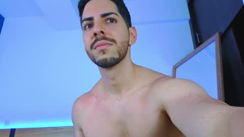 Snapshot of _davidwolf chatting on 11/05/25, 10:32 David online show from 11/05/25, 10:32