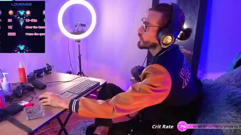 Snapshot of _delacruz911_ chatting on 11/28/25, 01:30 delacruz online show from 11/28/25, 01:30