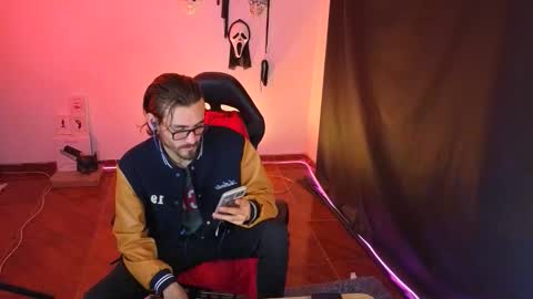 Snapshot of _delacruz911_ chatting on 11/30/25, 05:00 delacruz online show from 11/30/25, 05:00