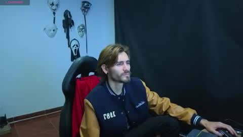 Snapshot of _delacruz911_ chatting on 12/02/25, 12:05 delacruz online show from 12/02/25, 12:05