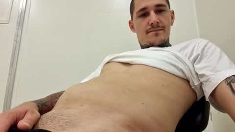 Snapshot of _devil_in_me_ chatting on 10/20/25, 02:23 _devil_in_me_ online show from 10/20/25, 02:23