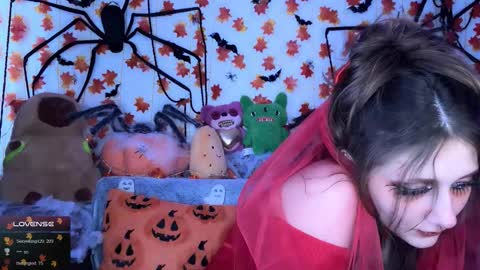 Kate online show from 10/31/25, 06:58