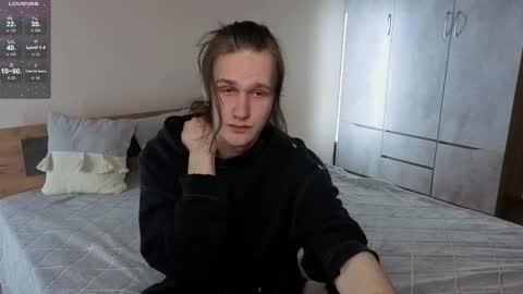 Snapshot of _dream_boys_ chatting on 11/17/25, 10:37 _dream_boys_ online show from 11/17/25, 10:37