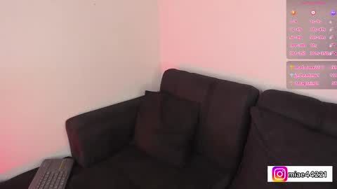 Snapshot of _e_m_m_a_1 chatting on 03/10/25, 03:20 Emma and Tonny online show from 03/10/25, 03:20