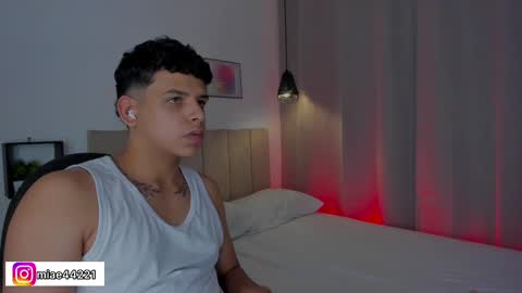 Snapshot of _e_m_m_a_1 chatting on 09/23/25, 12:24 Emma and Tonny online show from 09/23/25, 12:24