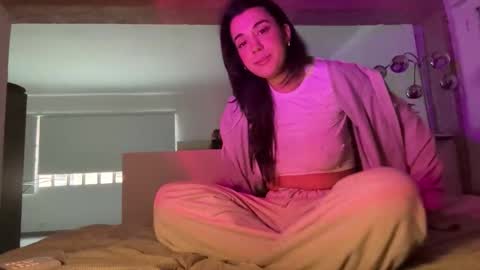 Snapshot of _elena_barra chatting on 12/04/25, 03:10 elena barra online show from 12/04/25, 03:10