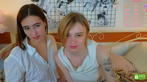 Snapshot of _eliizabeth__ chatting on 04/22/26, 10:00 Lizzy online show from 04/22/26, 10:00