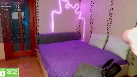 Snapshot of _elven_dreams__ chatting on 01/07/25, 07:59 chloue and Gretta online show from 01/07/25, 07:59