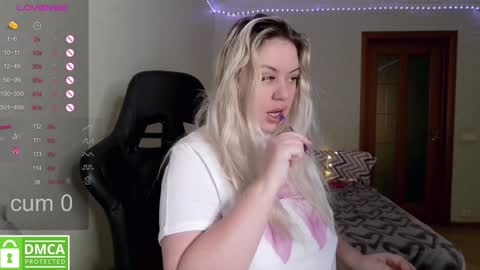 Snapshot of _elven_dreams__ chatting on 02/09/25, 04:14 chloue and Gretta online show from 02/09/25, 04:14