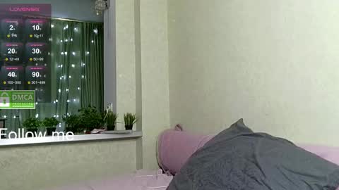 chloue and Gretta online show from 12/02/25, 10:20