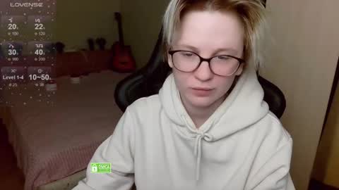 chloue and Gretta online show from 04/26/26, 08:06