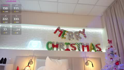 Snapshot of _emiliaa_ chatting on 12/22/24, 05:56 Milana online show from 12/22/24, 05:56
