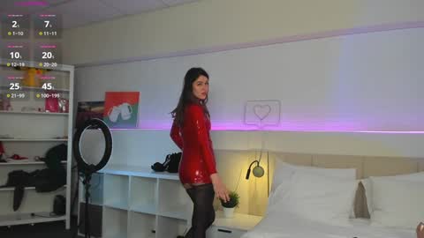 Snapshot of _emiliaa_ chatting on 01/29/25, 11:51 Milana online show from 01/29/25, 11:51