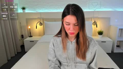 Snapshot of _emiliaa_ chatting on 02/01/25, 08:29 Milana online show from 02/01/25, 08:29