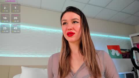 Snapshot of _emiliaa_ chatting on 02/02/25, 06:26 Milana online show from 02/02/25, 06:26