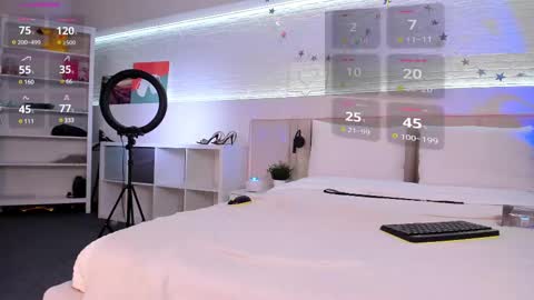 Snapshot of _emiliaa_ chatting on 03/03/25, 06:15 Milana online show from 03/03/25, 06:15