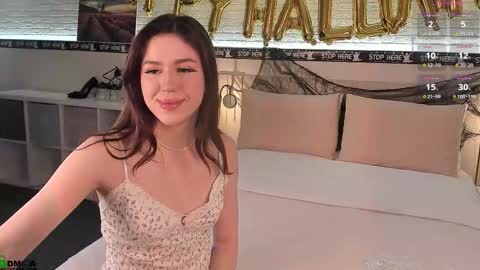 Snapshot of _emiliaa_ chatting on 11/09/25, 02:54 Milana online show from 11/09/25, 02:54