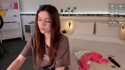 Snapshot of _emiliaa_ chatting on 11/26/25, 03:51 Milana online show from 11/26/25, 03:51