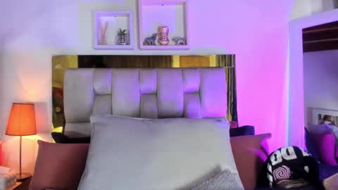 Snapshot of _emily_r chatting on 11/20/25, 12:05 Isabella online show from 11/20/25, 12:05