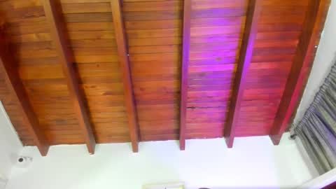 Snapshot of _emily_r chatting on 12/03/25, 12:03 Isabella online show from 12/03/25, 12:03