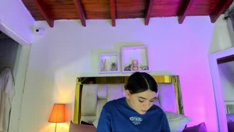 Snapshot of _emily_r chatting on 12/15/25, 12:09 Isabella online show from 12/15/25, 12:09