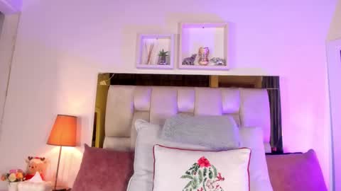 Snapshot of _emily_r chatting on 01/16/26, 12:09 Isabella online show from 01/16/26, 12:09