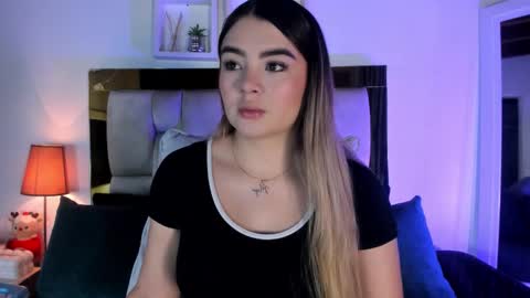 Snapshot of _emily_r chatting on 02/03/26, 12:10 Isabella online show from 02/03/26, 12:10