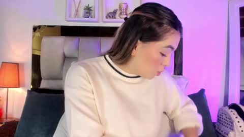 Snapshot of _emily_r chatting on 02/06/26, 12:08 Isabella online show from 02/06/26, 12:08