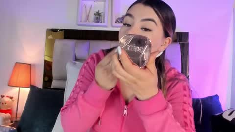 Snapshot of _emily_r chatting on 02/09/26, 12:09 Isabella online show from 02/09/26, 12:09