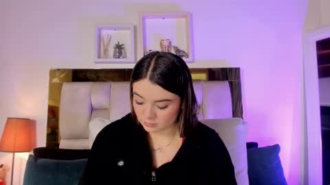 Snapshot of _emily_r chatting on 02/20/26, 12:05 Isabella online show from 02/20/26, 12:05