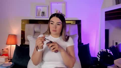 Snapshot of _emily_r chatting on 02/23/26, 12:02 Isabella online show from 02/23/26, 12:02