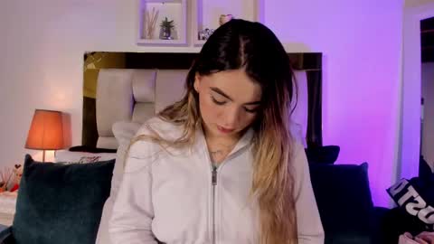 Snapshot of _emily_r chatting on 02/25/26, 12:04 Isabella online show from 02/25/26, 12:04