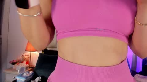 Snapshot of _emily_r chatting on 03/03/26, 12:11 Isabella online show from 03/03/26, 12:11