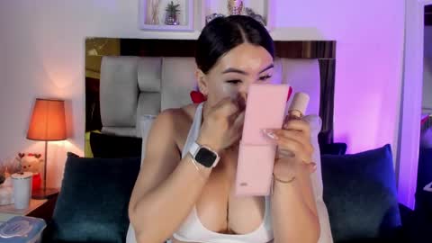 Snapshot of _emily_r chatting on 03/07/26, 12:02 Isabella online show from 03/07/26, 12:02