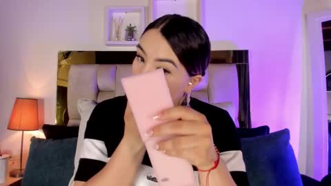 Snapshot of _emily_r chatting on 03/14/26, 12:10 Isabella online show from 03/14/26, 12:10