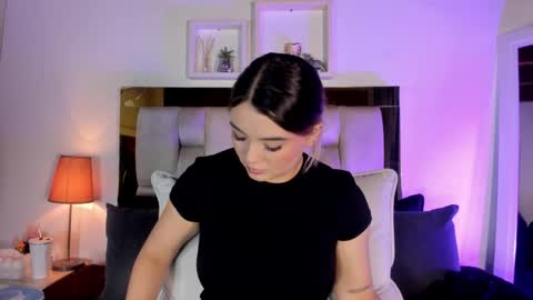 Snapshot of _emily_r chatting on 03/18/26, 12:08 Isabella online show from 03/18/26, 12:08