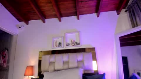 Snapshot of _emily_r chatting on 04/01/26, 12:06 Isabella online show from 04/01/26, 12:06